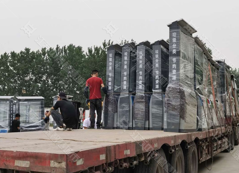 3分類類太陽(yáng)能垃圾箱發(fā)貨2.jpg